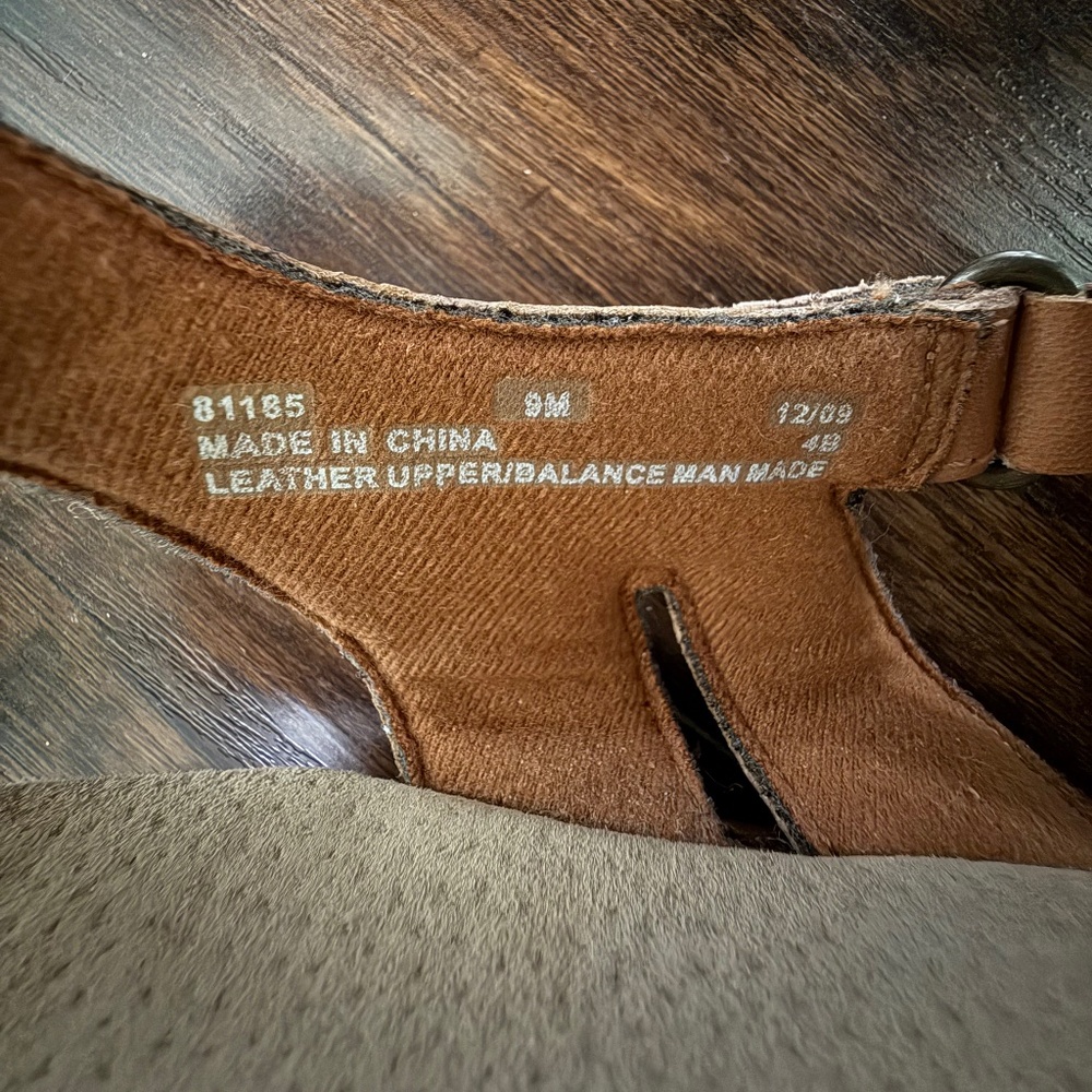 Clarks Bendables Leather Sandals Tan Closed Toe Size 9 - Picture 13 of 13